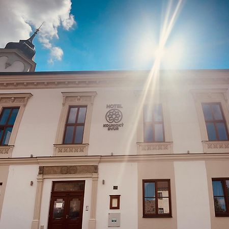 Hotel Kounicky Dvur Dolní Kounice Exterior foto