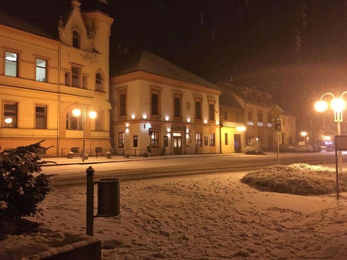 Hotel Kounicky Dvur Dolní Kounice Exterior foto