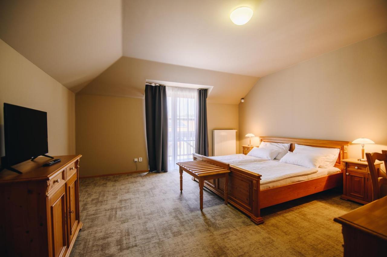 Hotel Kounicky Dvur Dolní Kounice Exterior foto